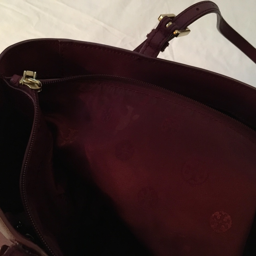 TORY BURCH Large York Tote Burgundy - Picture 9 of 15